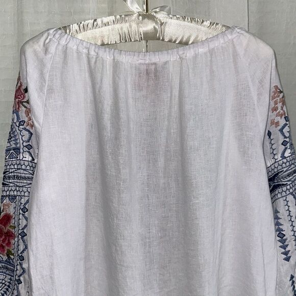 Johnny Was XS Davis Tie Peasant Bohemian White Blue Pink Embroidered Linen Top - Picture 10 of 14